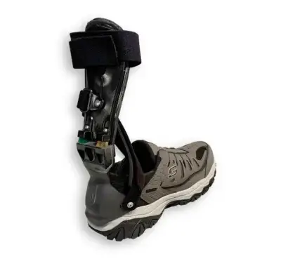 The Easy On Step Smart Brace, three-quarter view